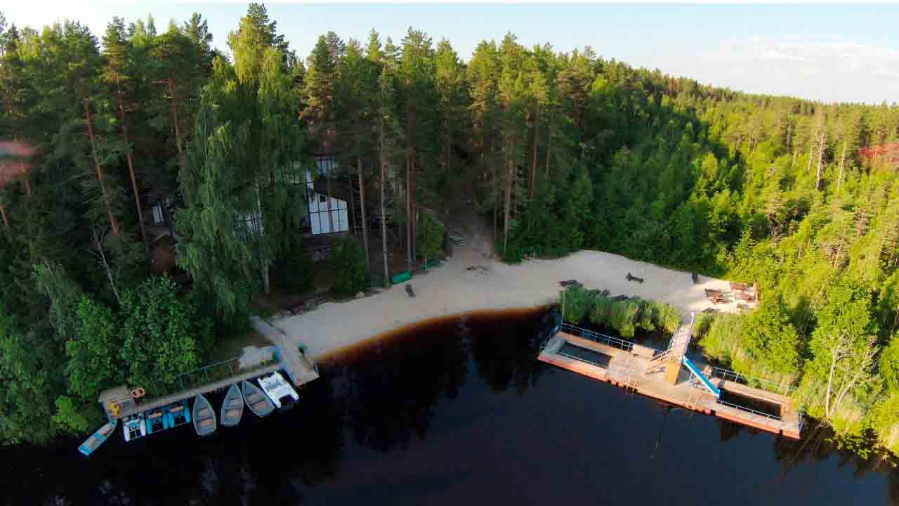 Благоустроенный пляж